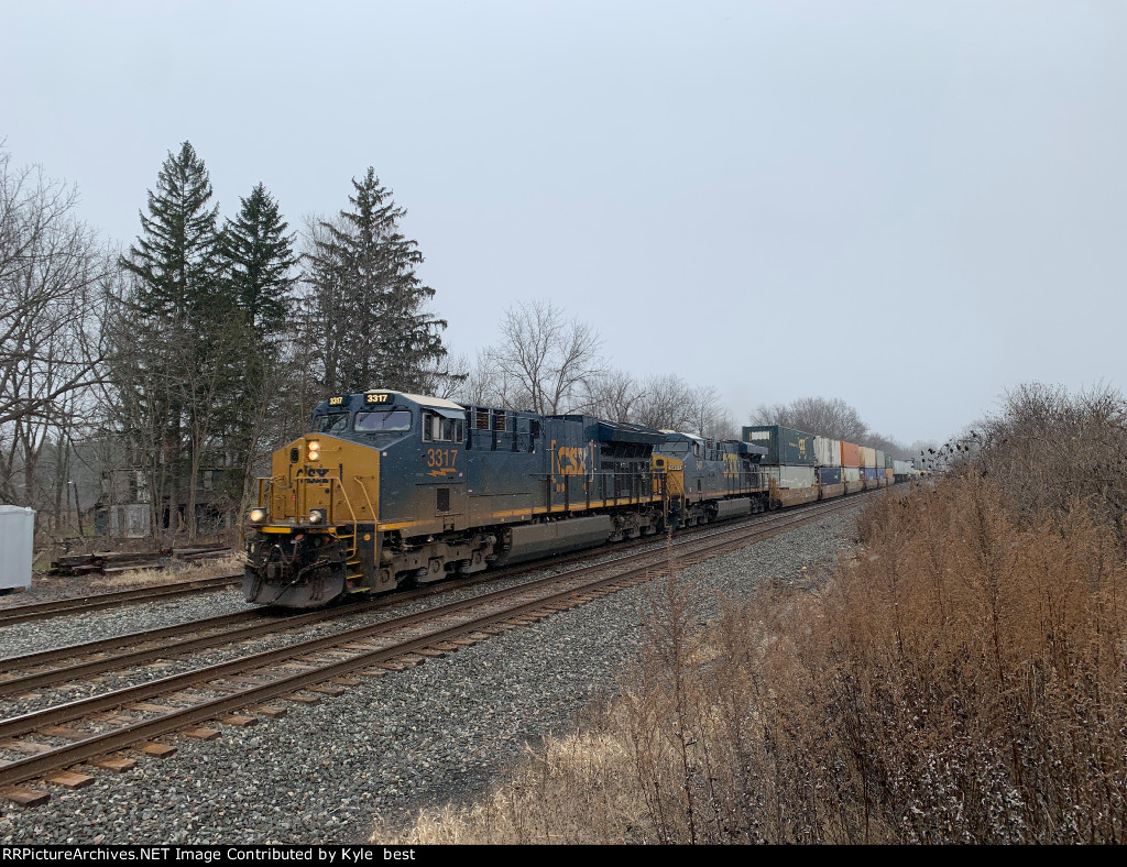 CSX 3317 on I017